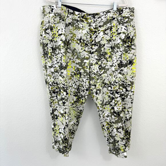 Lane Bryant Women Modernist Collection Stretch Floral Crop Pants Gray Size 26 - Picture 1 of 8